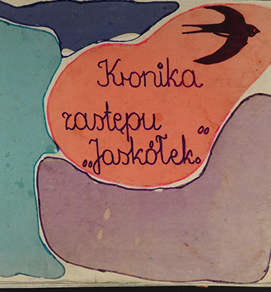 Kolorowa okładka kroniki harcerskiej. Kronika prowadzona przez drużynę harcerską Jaskółek w latach 80.