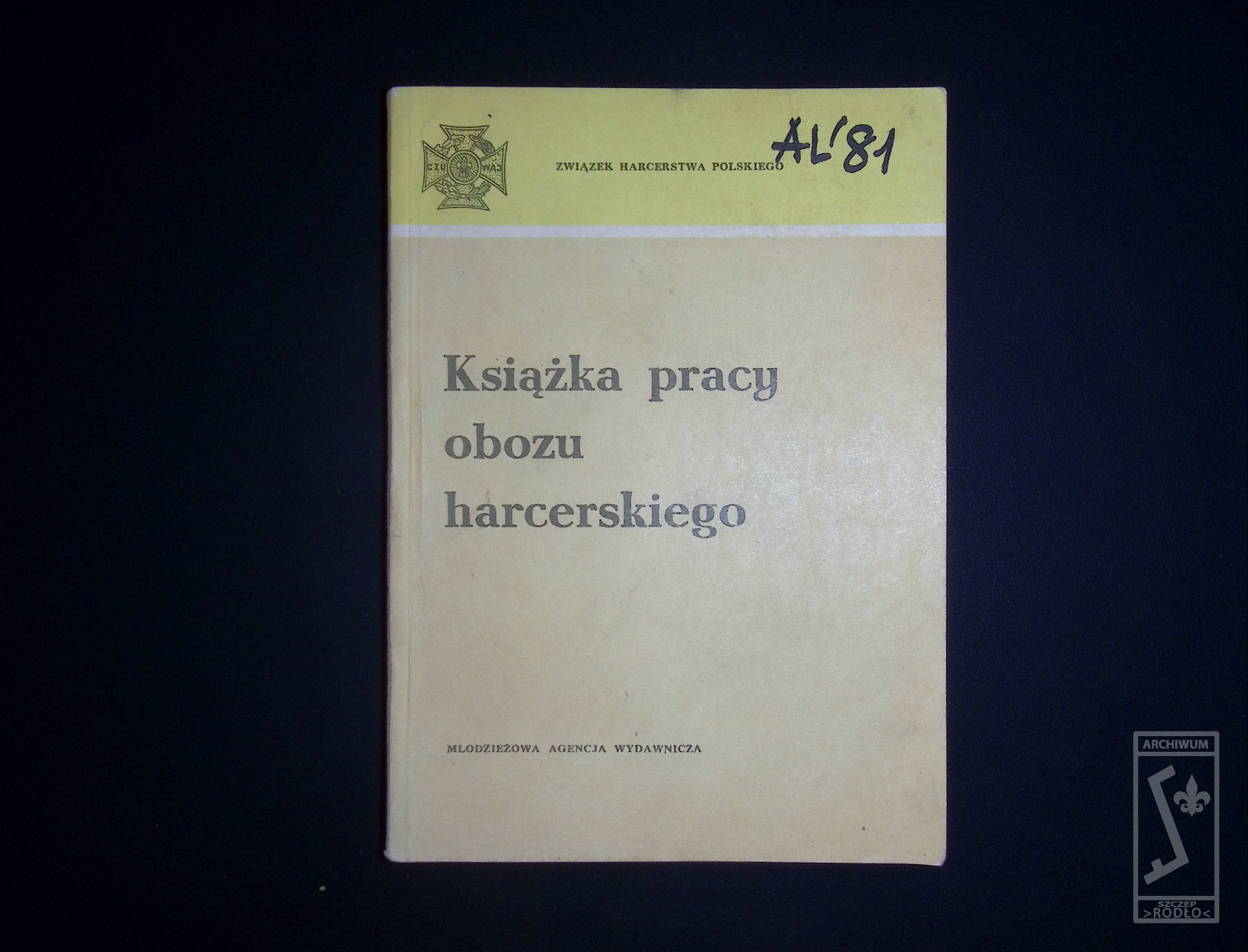 Książka o tytule rasza prawoda harerskgo.
