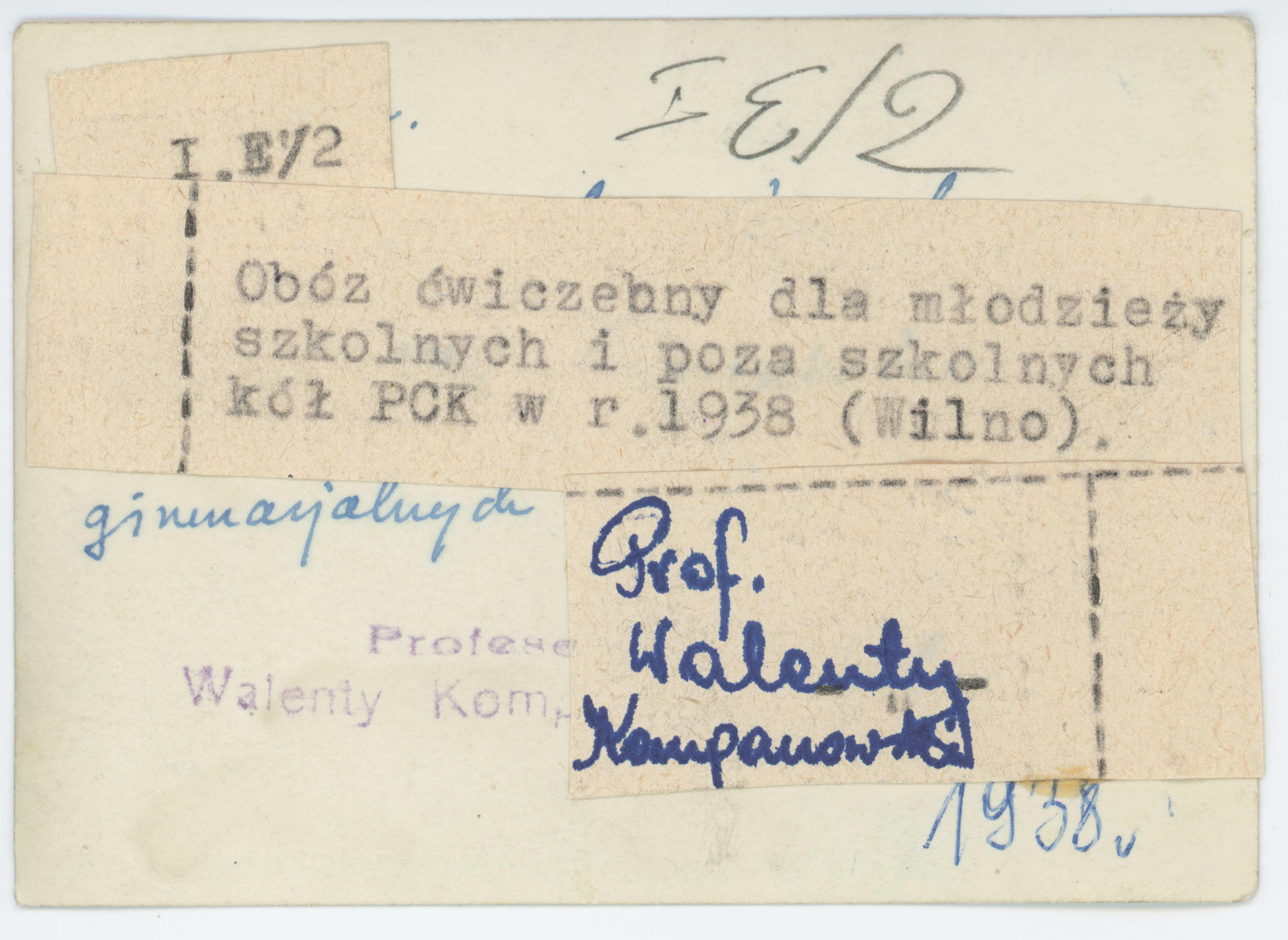 Tekst maszynopisu i rękopisu na papierze; wzmianka o obozie szkoleniowym dla młodzieży w okolicach Wilna w 1938 r., nazwisko prof. Walentego Komarnickiego.