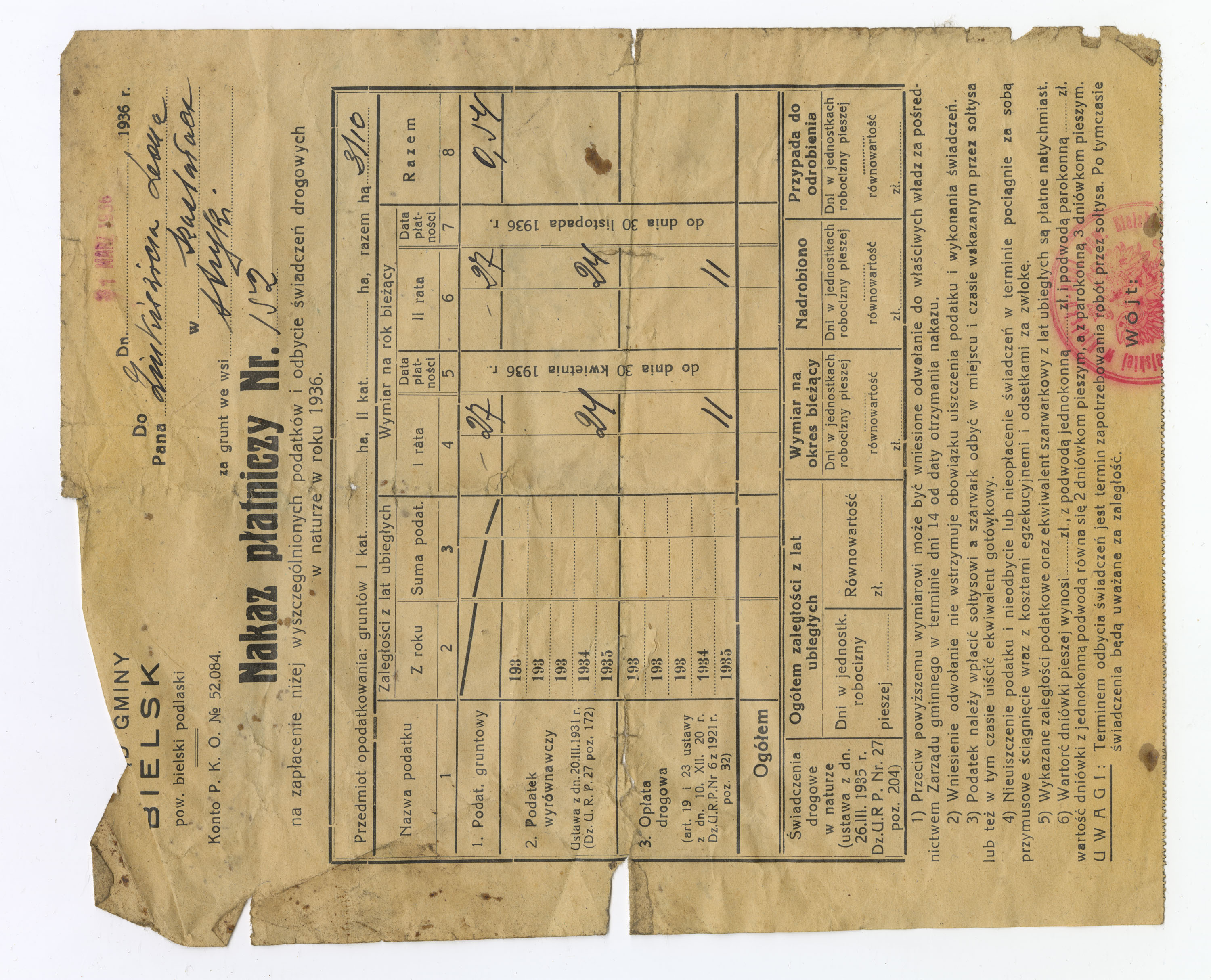 Zużyty, oficjalny polski dokument podatkowy z 1936 r. zawierający wykaz należnych podatków gruntowych, z odręcznymi notatkami, tabelami, pieczęciami i maszynopisem.