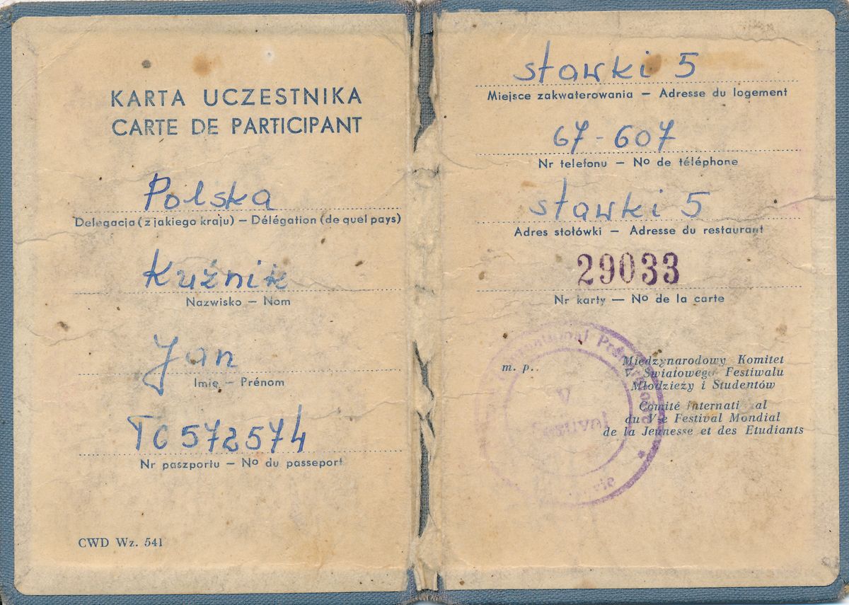 Zdjęcie polskiego paszportu.